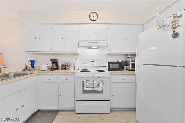 524-526 SE 24th AVE, Cape Coral, FL 33990