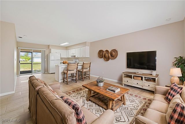 524-526 SE 24th AVE, Cape Coral, FL 33990