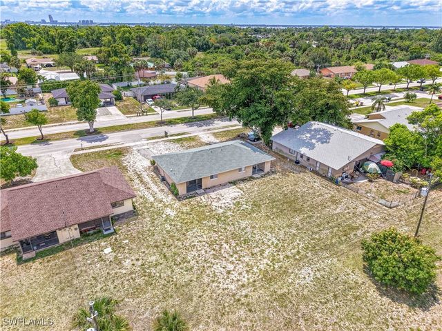 524-526 SE 24th AVE, Cape Coral, FL 33990