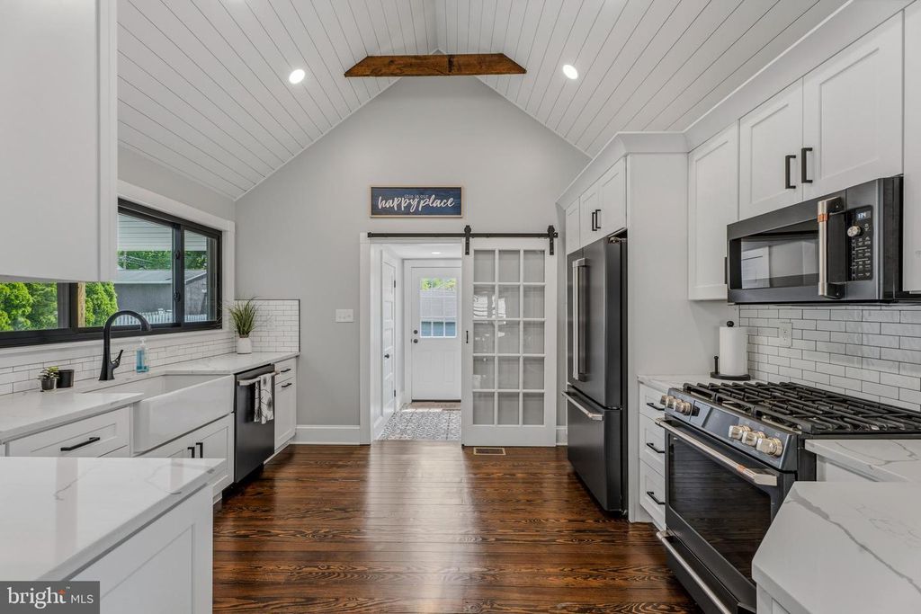 Image 12 of property listing at 15 CINDER RD, Lutherville Timonium, MD 21093