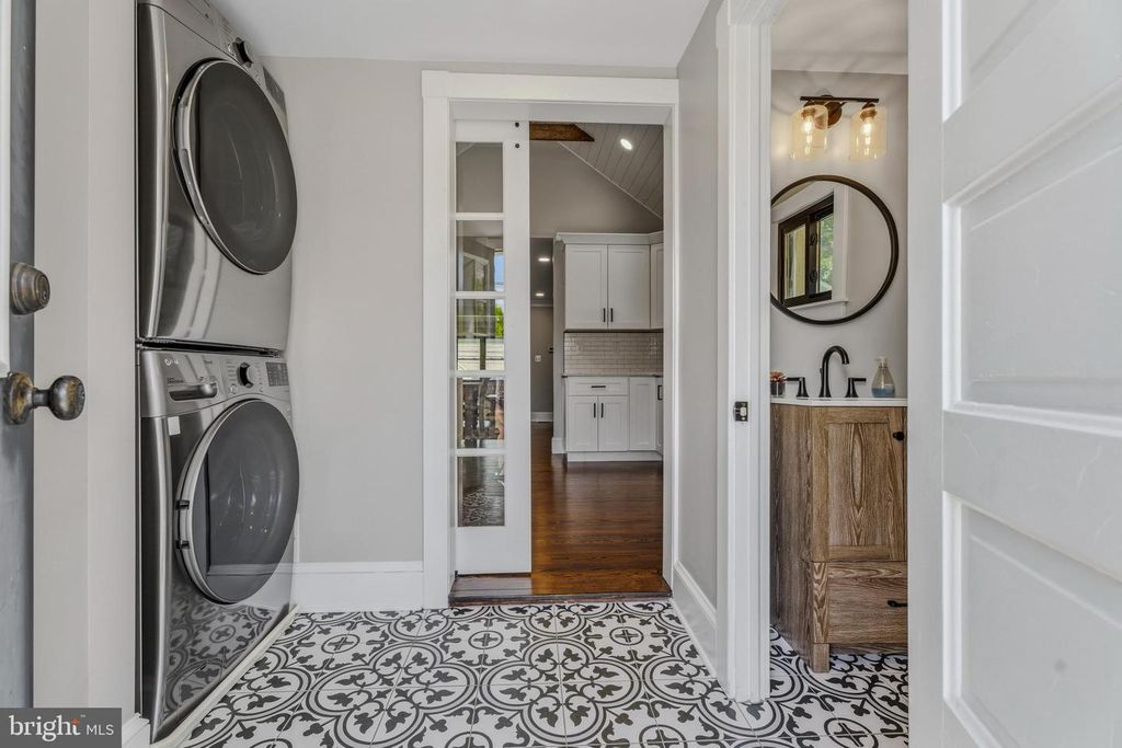 Image 14 of property listing at 15 CINDER RD, Lutherville Timonium, MD 21093