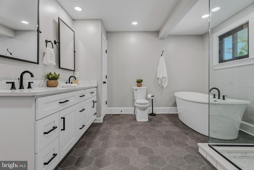 Image 18 of property listing at 15 CINDER RD, Lutherville Timonium, MD 21093