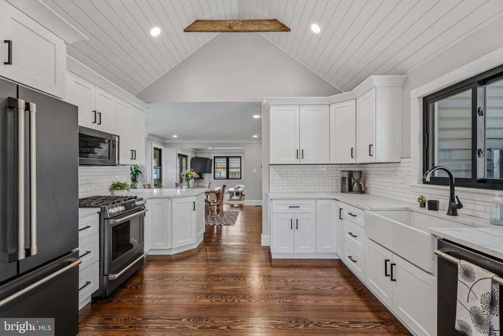 Image 2 of property listing at 15 CINDER RD, Lutherville Timonium, MD 21093