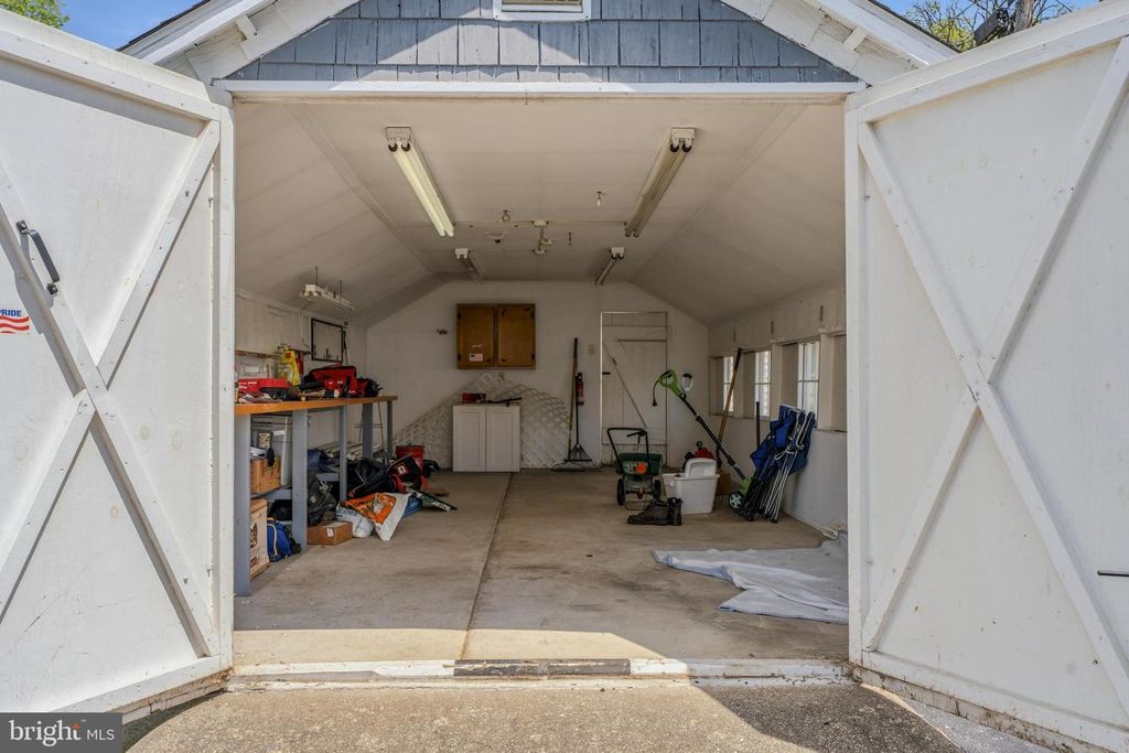 Image 33 of property listing at 15 CINDER RD, Lutherville Timonium, MD 21093