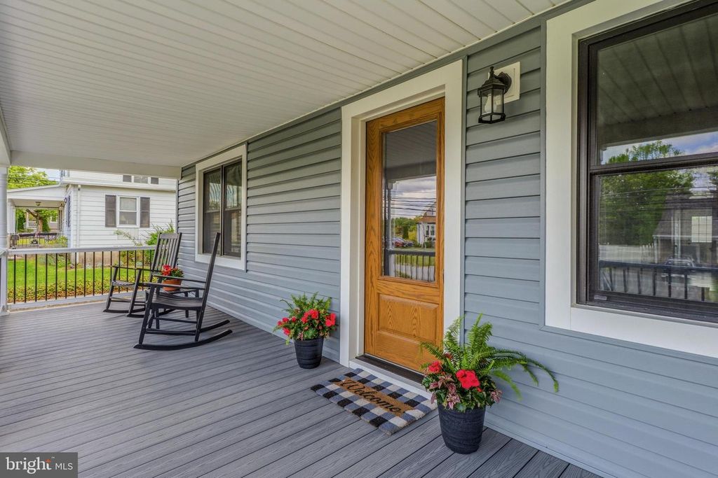 Image 4 of property listing at 15 CINDER RD, Lutherville Timonium, MD 21093