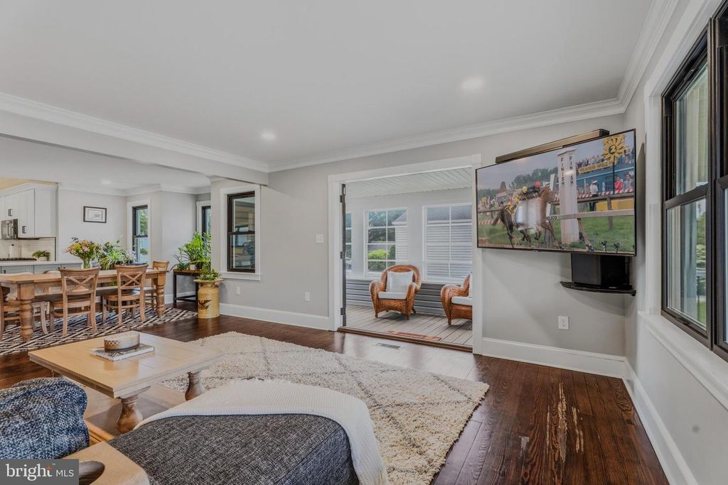 Image 5 of property listing at 15 CINDER RD, Lutherville Timonium, MD 21093