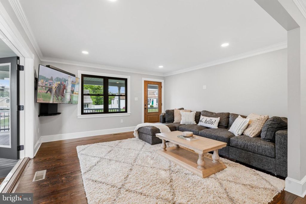 Image 6 of property listing at 15 CINDER RD, Lutherville Timonium, MD 21093