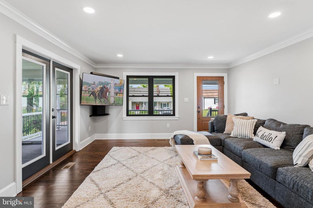 Image 7 of property listing at 15 CINDER RD, Lutherville Timonium, MD 21093