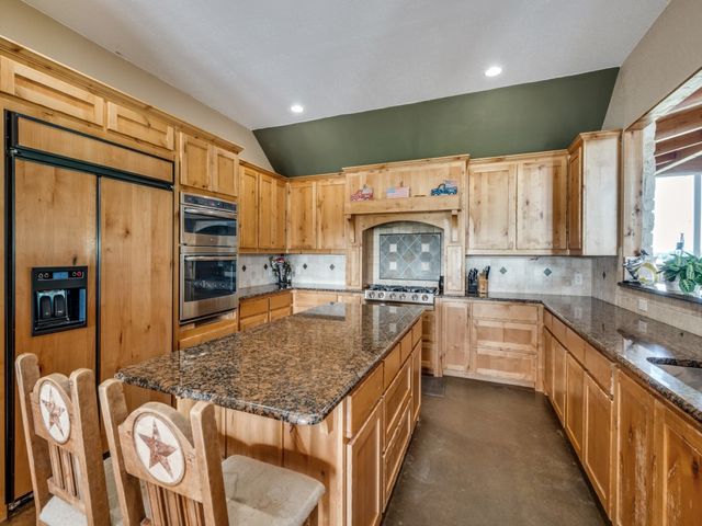 2250 Morrow Road, Valley View, TX 76272