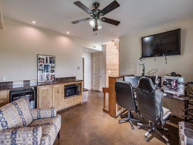 2250 Morrow Road, Valley View, TX 76272