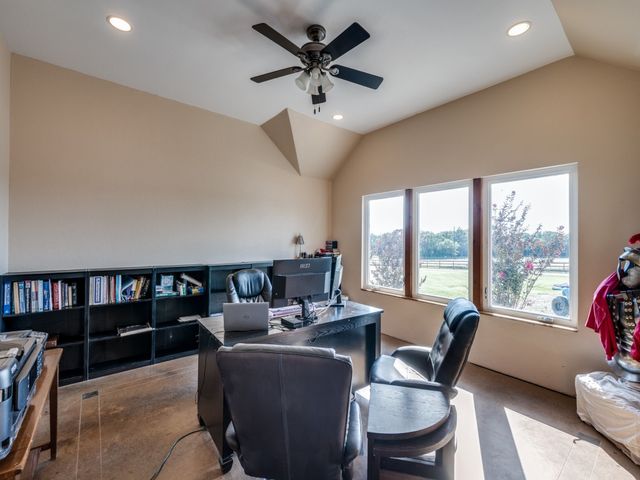 2250 Morrow Road, Valley View, TX 76272
