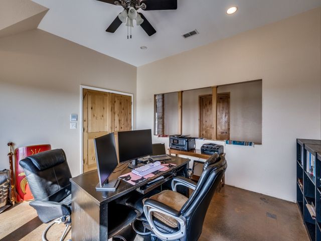 2250 Morrow Road, Valley View, TX 76272