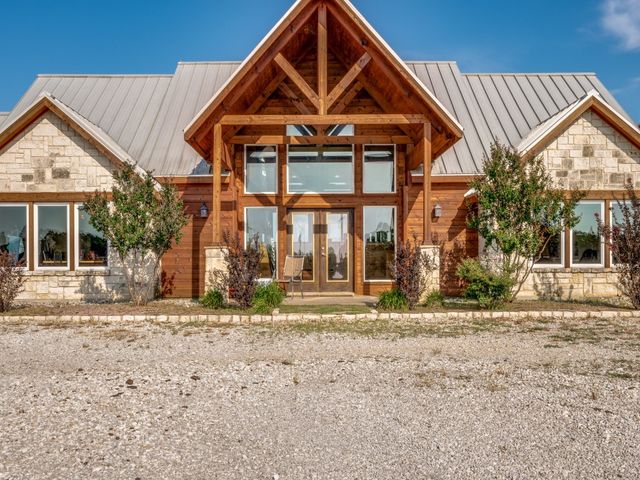 2250 Morrow Road, Valley View, TX 76272