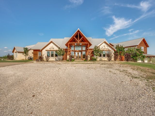 2250 Morrow Road, Valley View, TX 76272