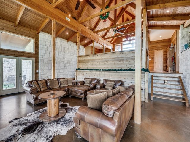 2250 Morrow Road, Valley View, TX 76272