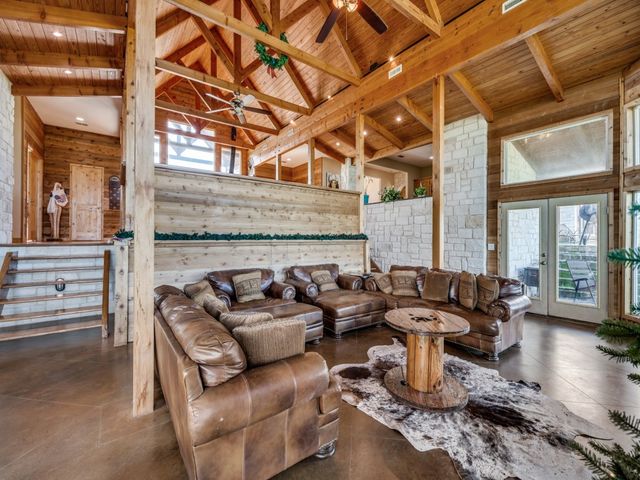 2250 Morrow Road, Valley View, TX 76272
