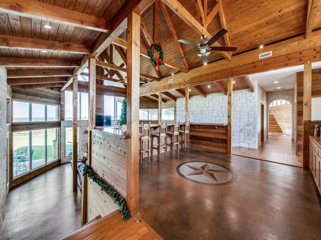 2250 Morrow Road, Valley View, TX 76272