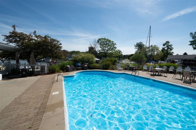 661 Meadow Drive, South Haven, MI 49090