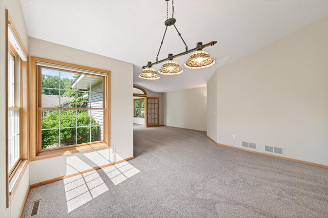 2133 Southwind Road, Maplewood, MN 55109