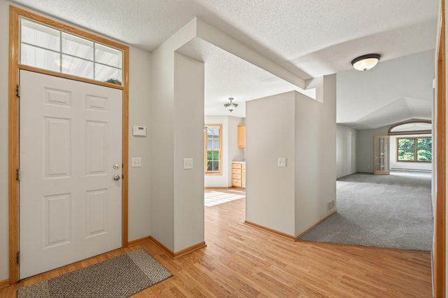 2133 Southwind Road, Maplewood, MN 55109