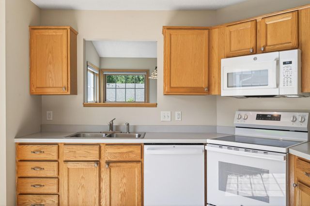 2133 Southwind Road, Maplewood, MN 55109
