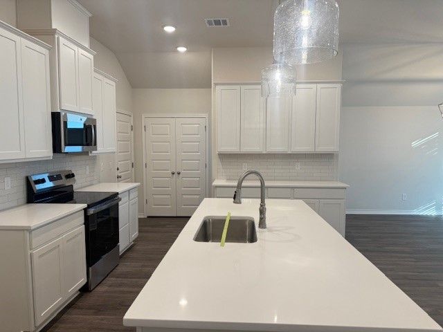 7809 Redbud Road, Navasota, TX 77868