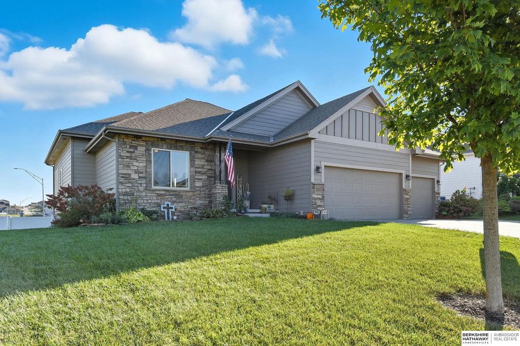 10805 Lake Tahoe Drive, Papillion, NE 68046