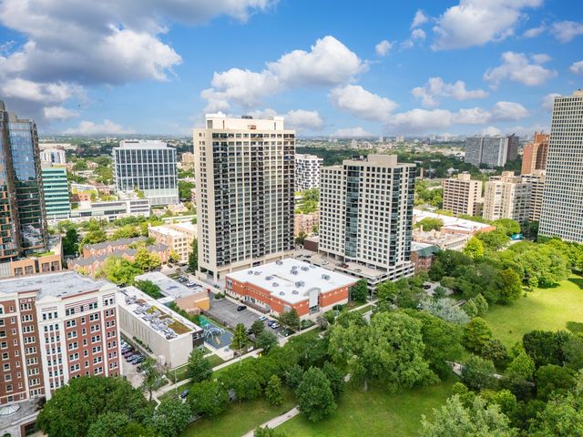5201 S CORNELL Avenue 27D, Chicago, IL 60615