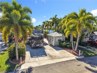 5541 Cypress Woods Resort Dr, Fort Myers, FL 33905