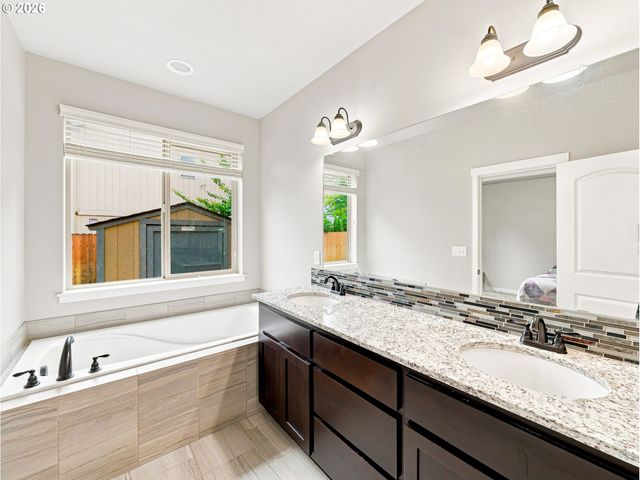 12205 Ne 102ND St, Vancouver, WA 98682