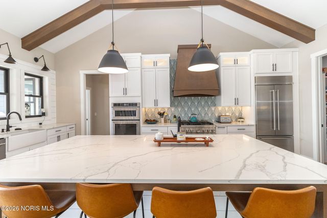 3302 Chapel Creek Drive, Perrysburg, OH 43551