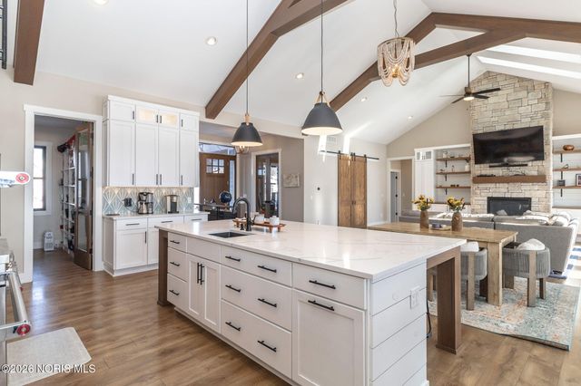 3302 Chapel Creek Drive, Perrysburg, OH 43551