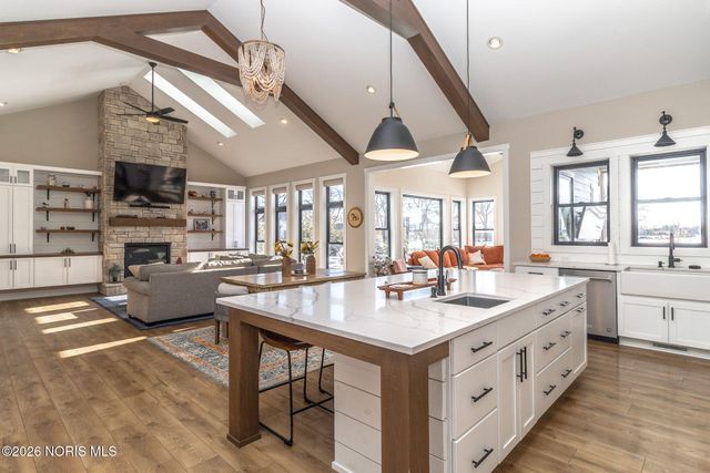 3302 Chapel Creek Drive, Perrysburg, OH 43551