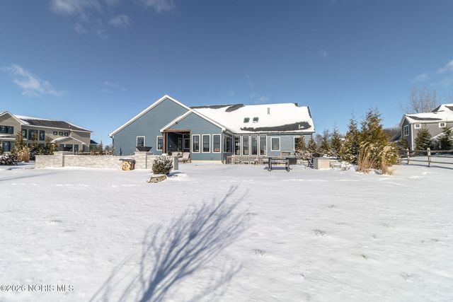 3302 Chapel Creek Drive, Perrysburg, OH 43551