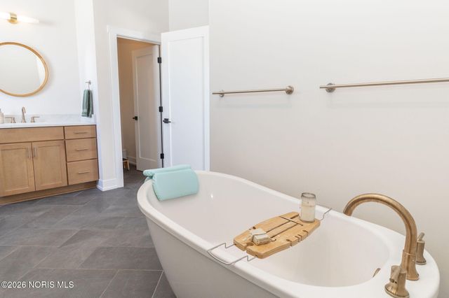 3302 Chapel Creek Drive, Perrysburg, OH 43551