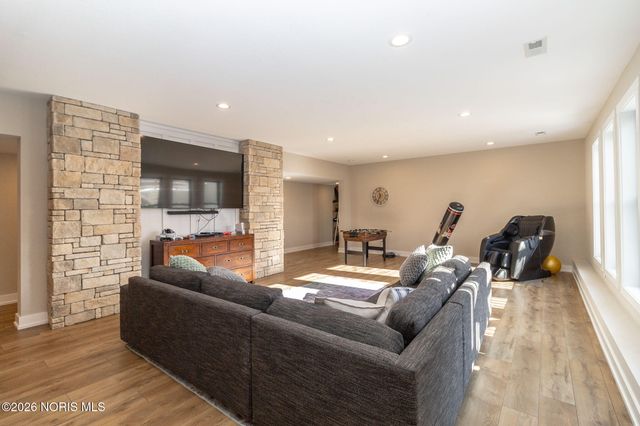 3302 Chapel Creek Drive, Perrysburg, OH 43551