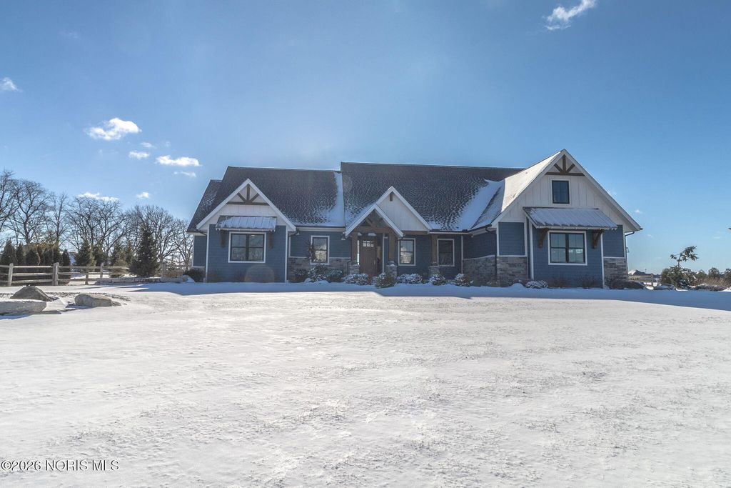 3302 Chapel Creek Drive, Perrysburg, OH 43551
