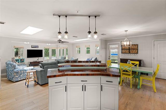 105 Ledbetter Ave, St Simons Island, GA 31522