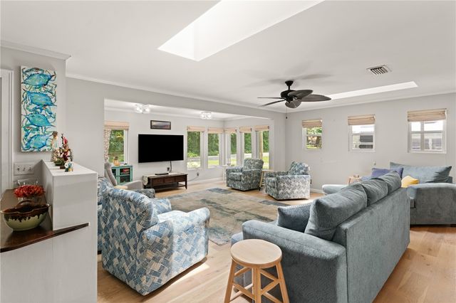 105 Ledbetter Ave, St Simons Island, GA 31522