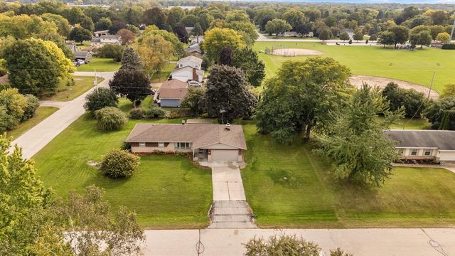 5503 W Silverleaf LANE, Brown Deer, WI 53223