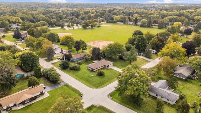 5503 W Silverleaf LANE, Brown Deer, WI 53223