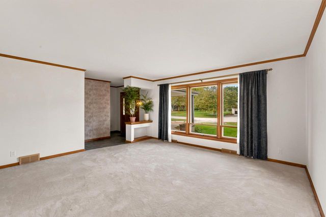 5503 W Silverleaf LANE, Brown Deer, WI 53223