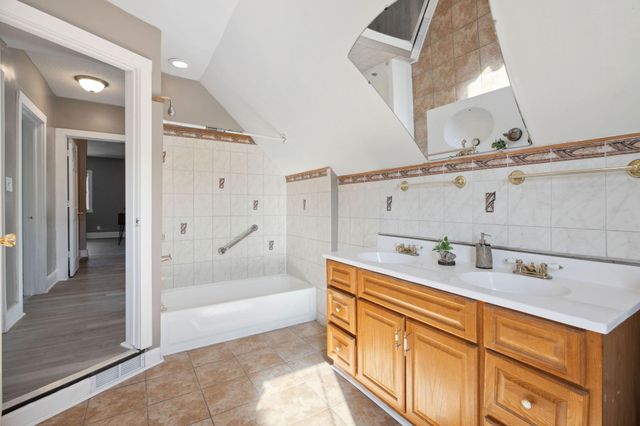 650 Holly Avenue, Saint Paul, MN 55104