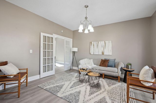 650 Holly Avenue, Saint Paul, MN 55104