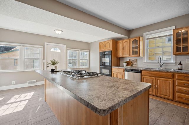 650 Holly Avenue, Saint Paul, MN 55104