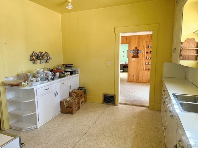 381 Kansas St, Springfield, CO 81073