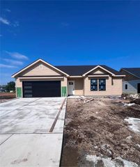 429 Rockers Drive, Baldwin City, KS 66006