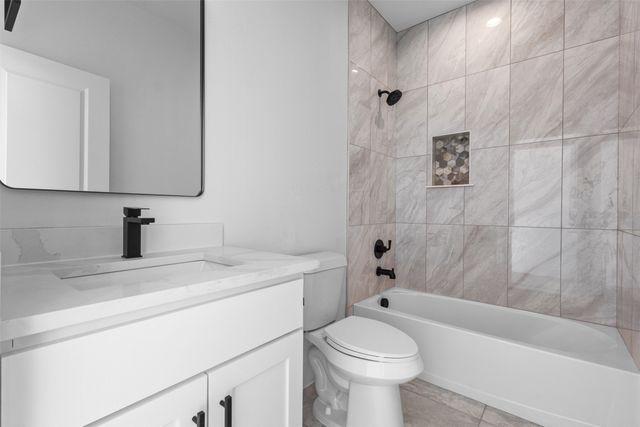 2621 College Street, Greenville, TX 75401