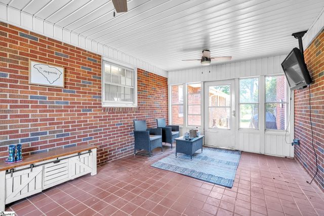 101 Colonial Lane, Simpsonville, SC 29681