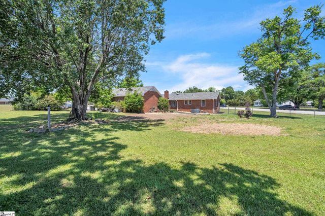 101 Colonial Lane, Simpsonville, SC 29681